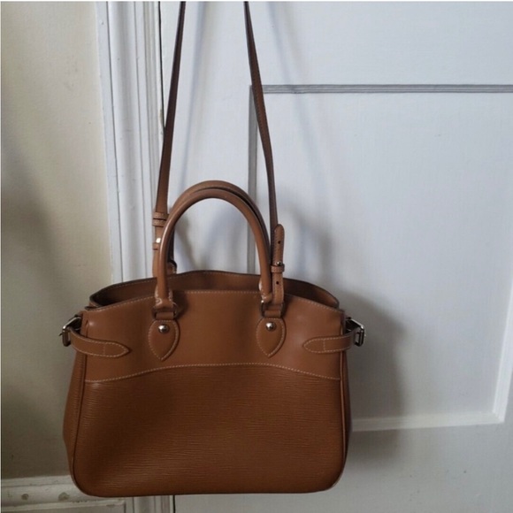 Authentic Louis Vuitton Epi Passy GM Shoulder
Hand Bag Brown with shoulder strap - Picture 2 of 15